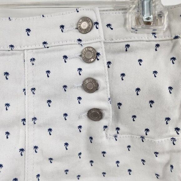 RUE21 White Palm Tree Print Shorts Womens Size 3/4 Summer Beach - Picture 3 of 8